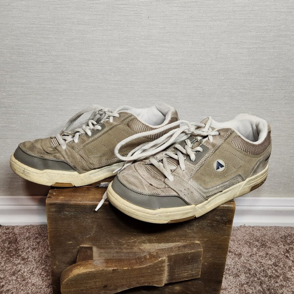 Men's Airwalk sneakers. 7.5 (EU 40). Brown /  Taupe